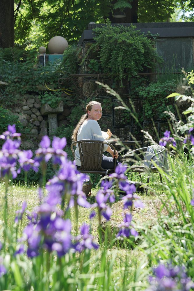 Sonja-Crone_imGarten_klein